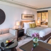 deluxe-residence-king-bed