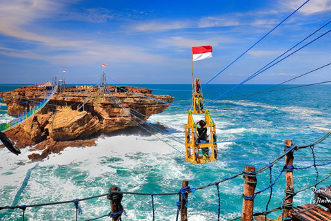 4d 3n Favourite Yogyakarta Pantai Timang Rumah Hobit Tour